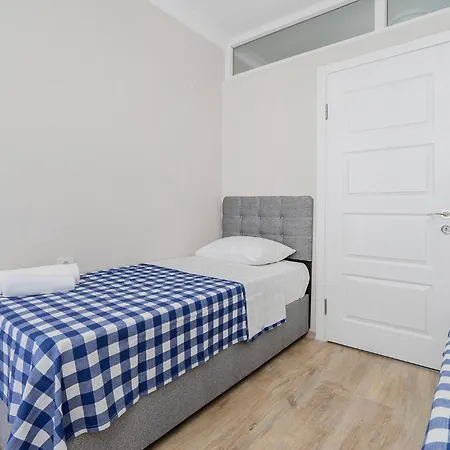 Huge Flat W Balcony Near Grand Mosque In Osmangazi شقة
