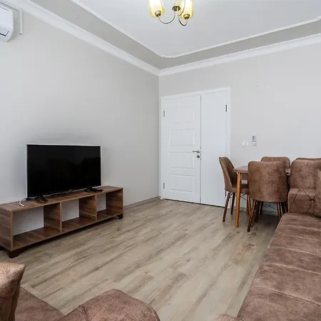 Huge Flat W Balcony Near Grand Mosque In Osmangazi شقة